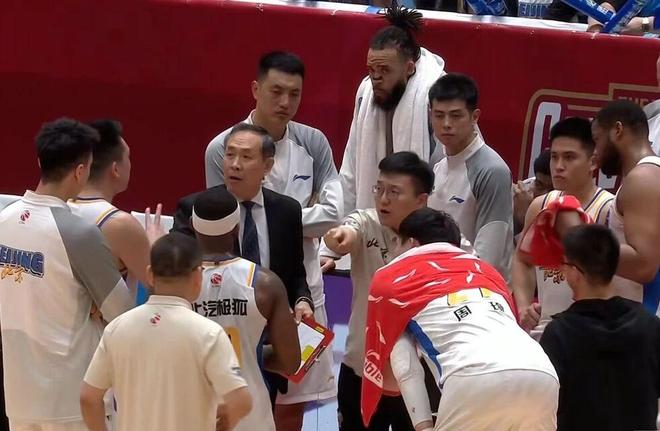 北京男篮15分惨败，不敌浙江掉出四强，篮板球被爆，周琦13+10 | 中国区|球友会|股份有限公司